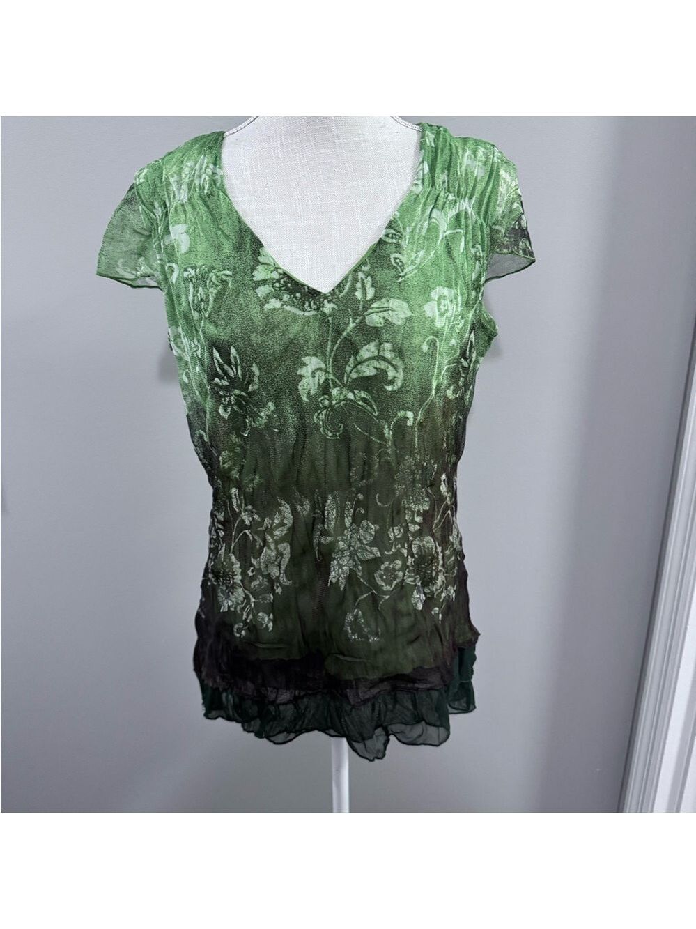 Women's Elegant Green Ombre Floral Layered Blouse. Size 42 (XL)